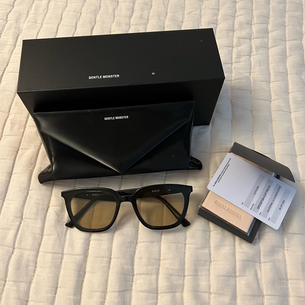 Gentle Monster Black Sunglasses ~ Lilit-01